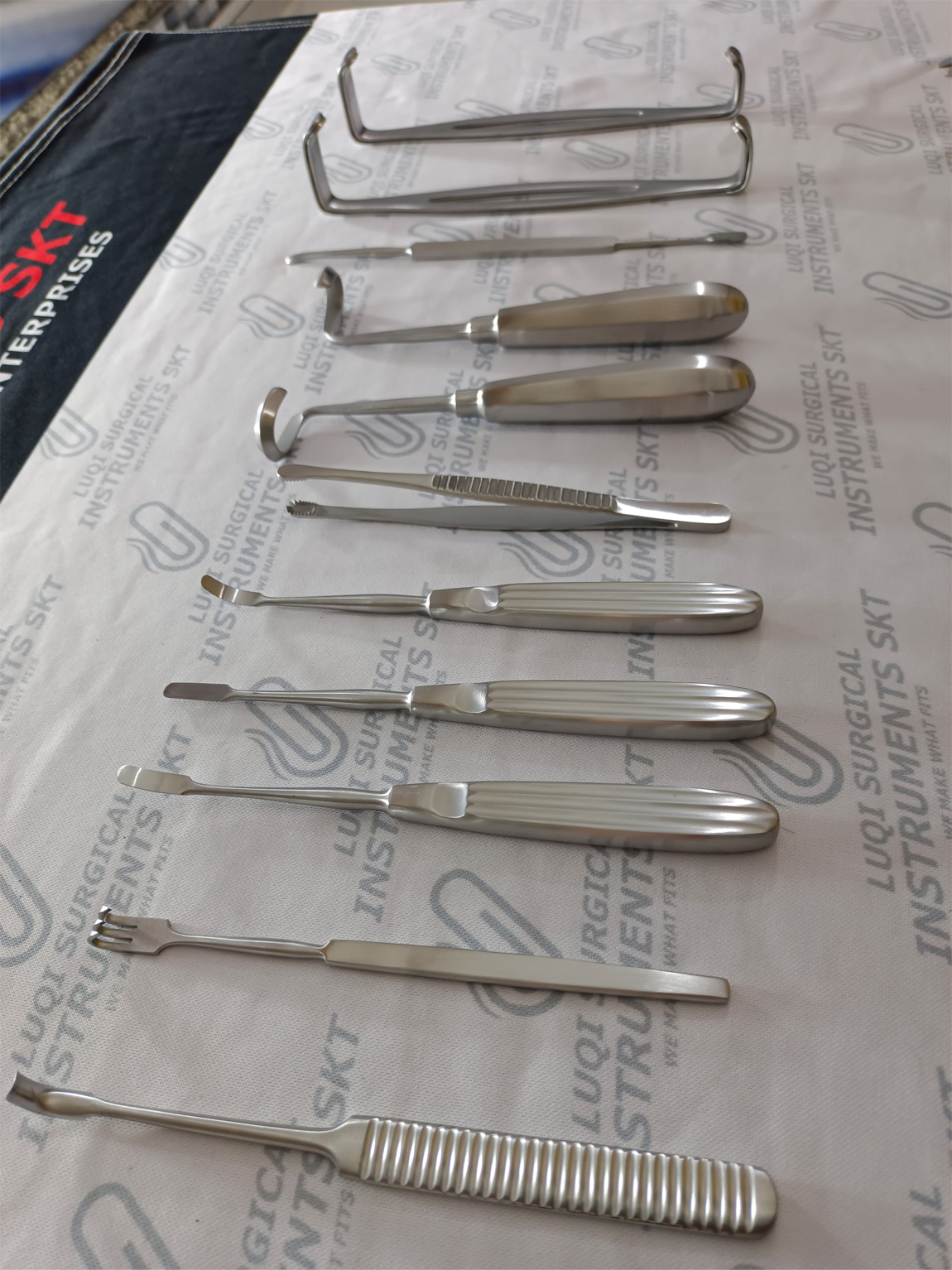 Daniel Gubisch Rib Harvest Instruments Set