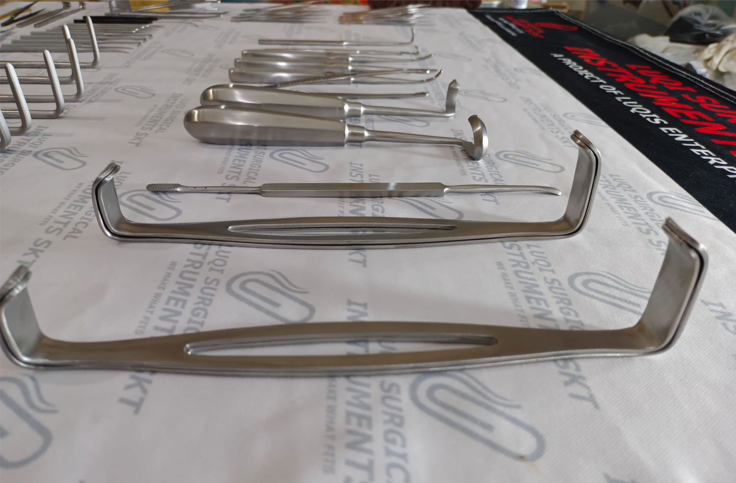 Daniel Gubisch Rib Harvest Instruments Set